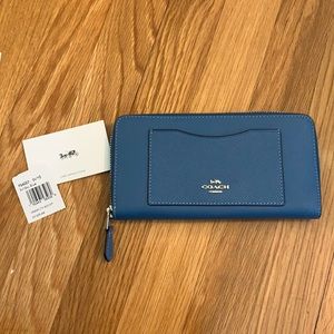 Coach NEW WITH TAGS leather zip wallet